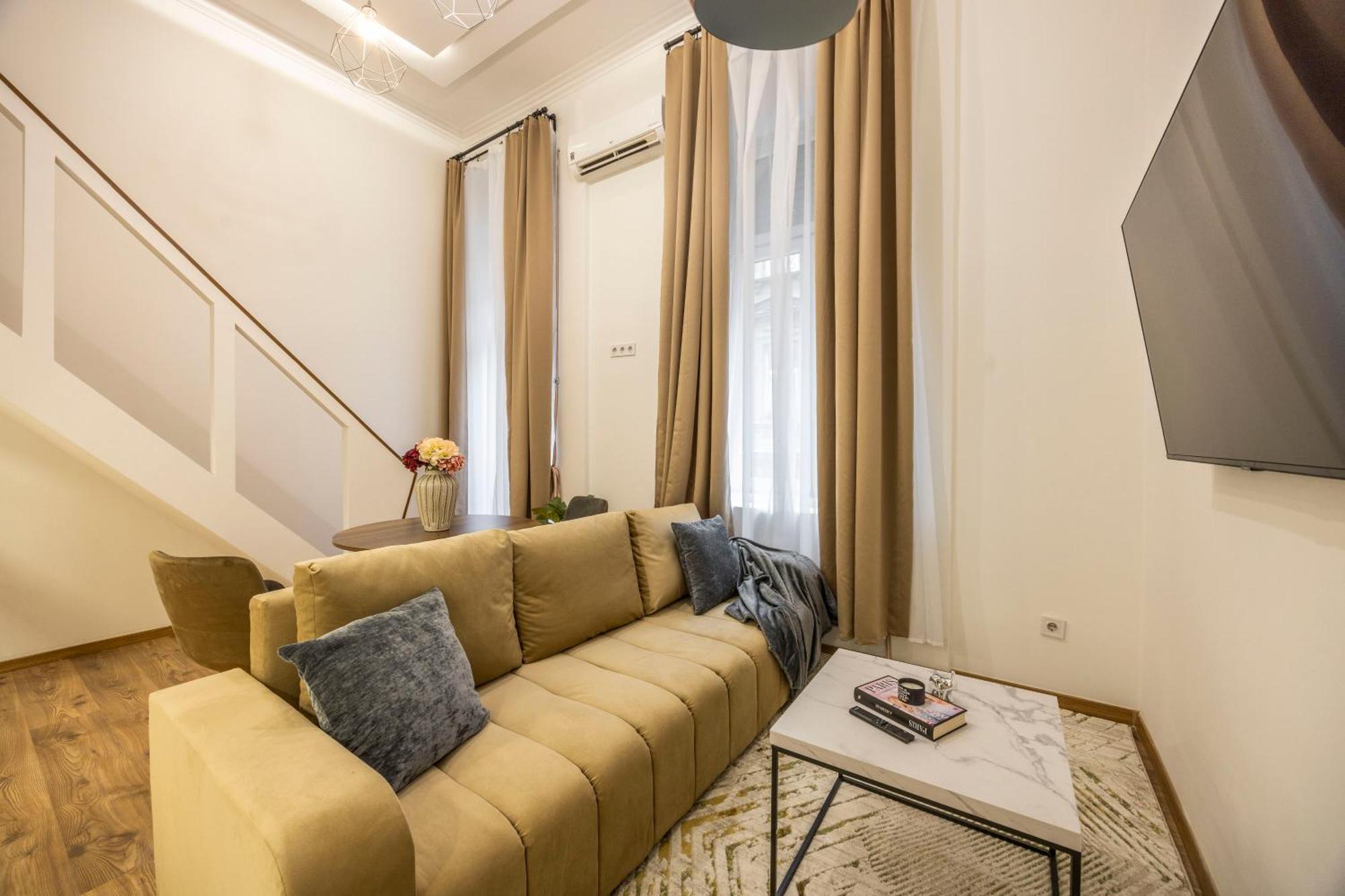 Charming Grand Residence In The Heart Of Boedapest Buitenkant foto